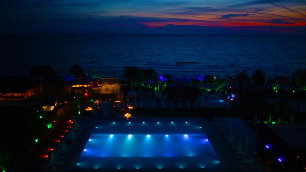 Risus Beach Resort Hotel 库萨达斯 外观 照片